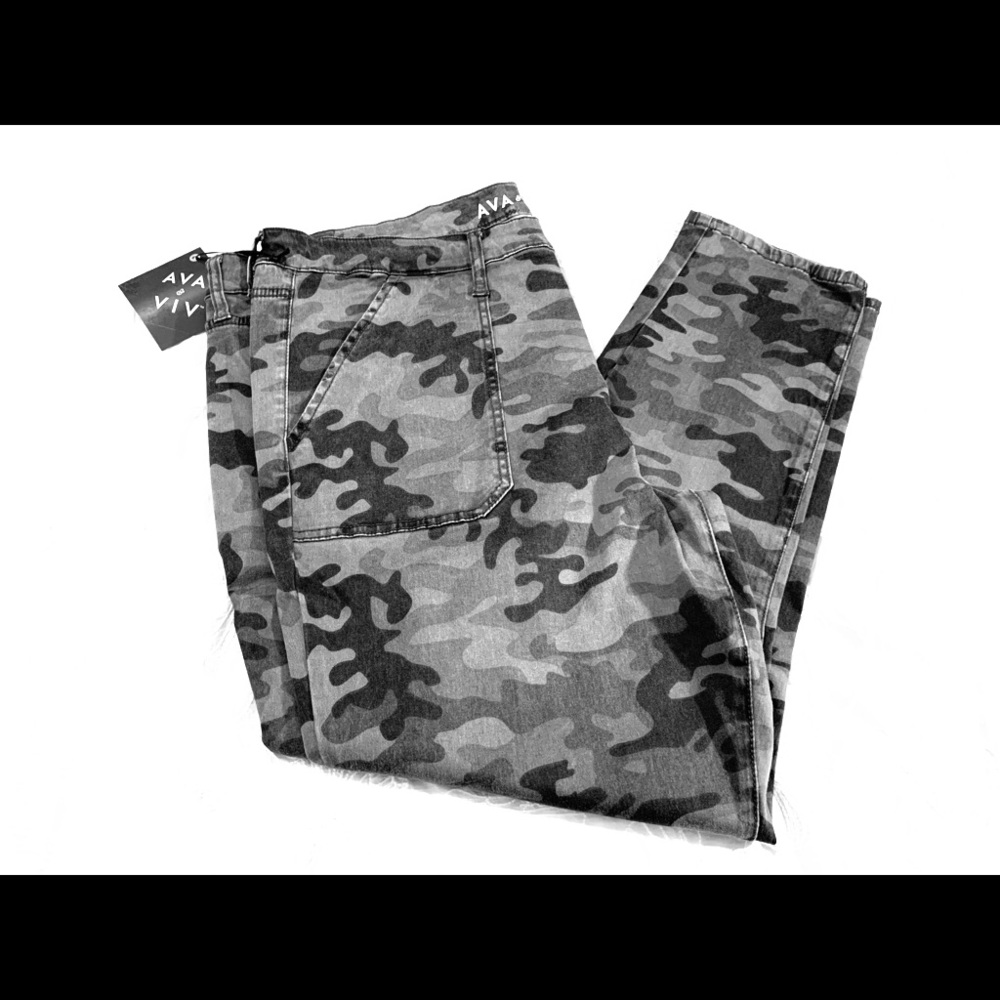 Ava & Viv Plus Size 22W R Gray Camo Jeggings